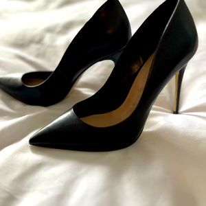 Aldo black leather pumps